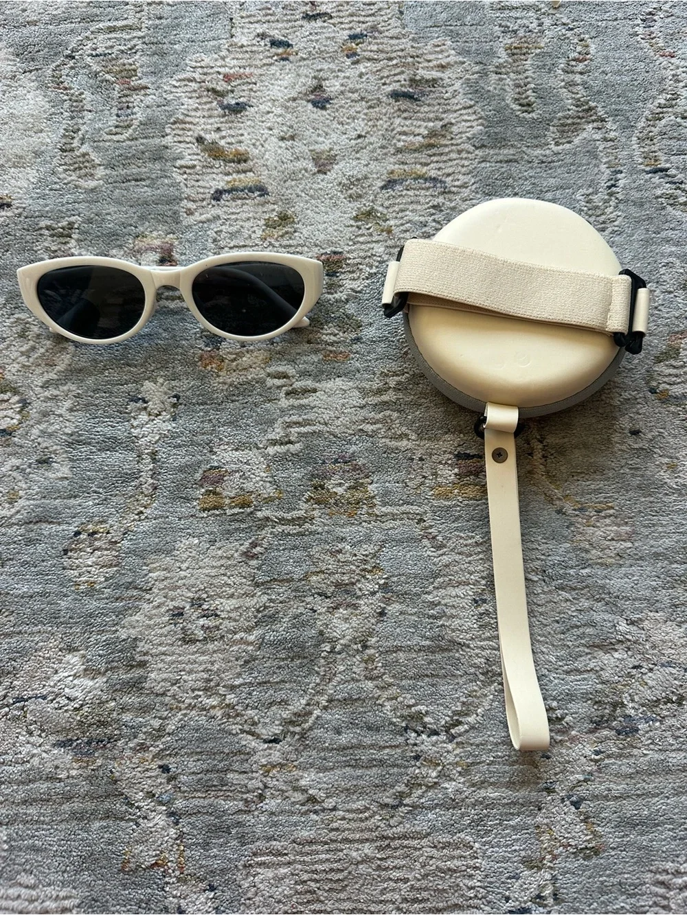 Merry’sWhite Collapsible Sunglasses with Case